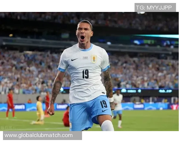 努涅斯在赛场上的精彩表现引发球迷热议成为新一代足球明星的潜力之星